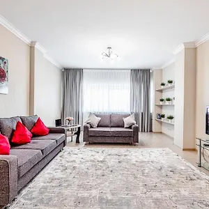 In The Middle Of Baiterek 59 / для командировачных в центре астаны 59 Апартаменты